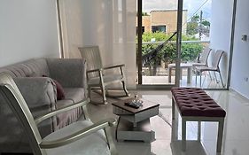 lujoso apartamento central con tres Aires acondicionados y parqueo